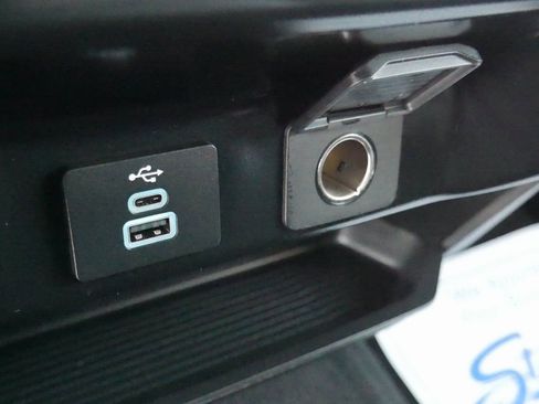 Used 2023 Ford F250 Lariat image 38