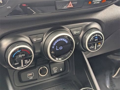 Used 2025 Hyundai Venue Limited image 23