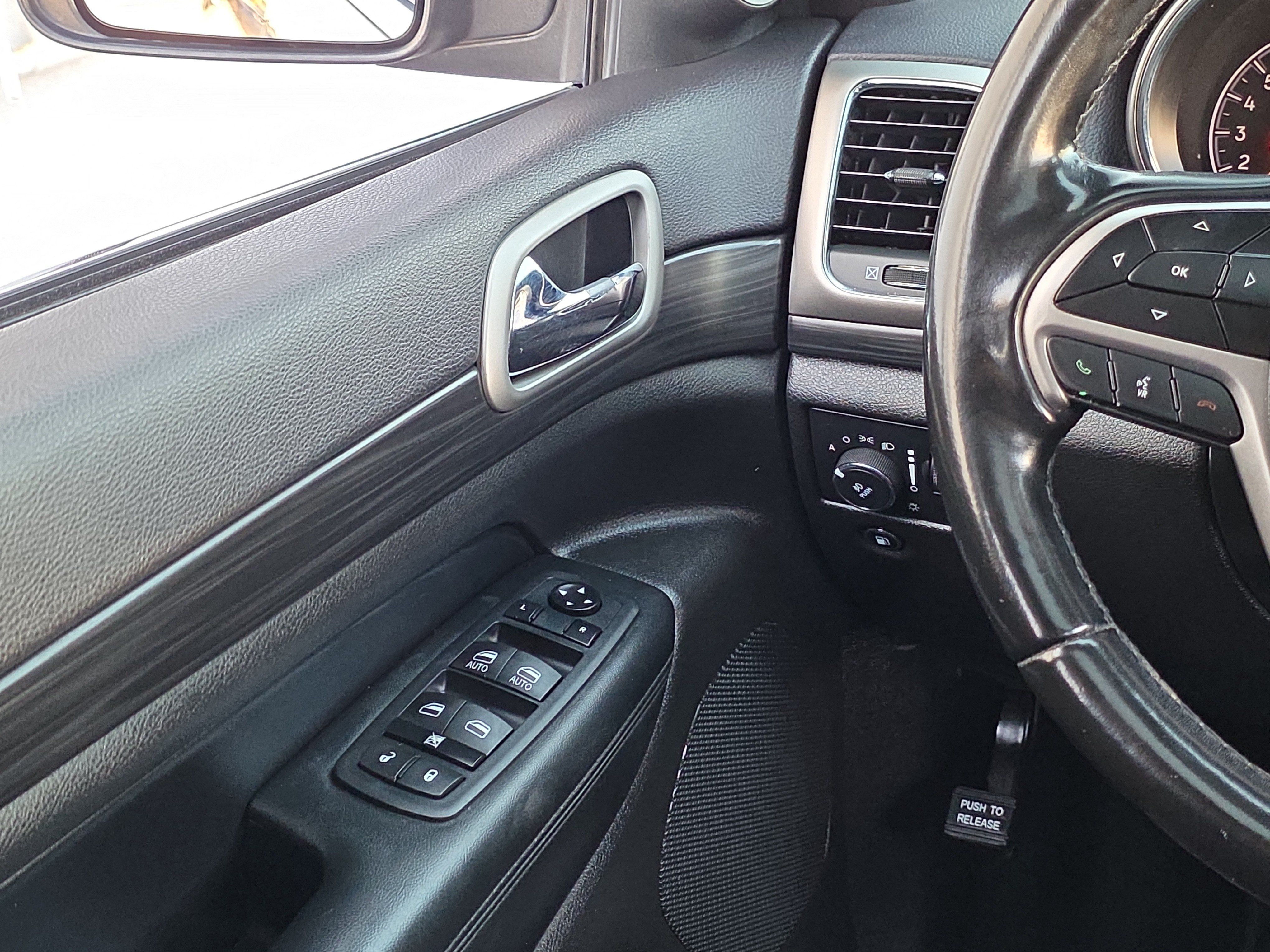 Used 2021 Jeep Grand Cherokee Laredo RWD image 22