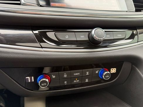 Used 2019 Buick Enclave Essence FWD image 18