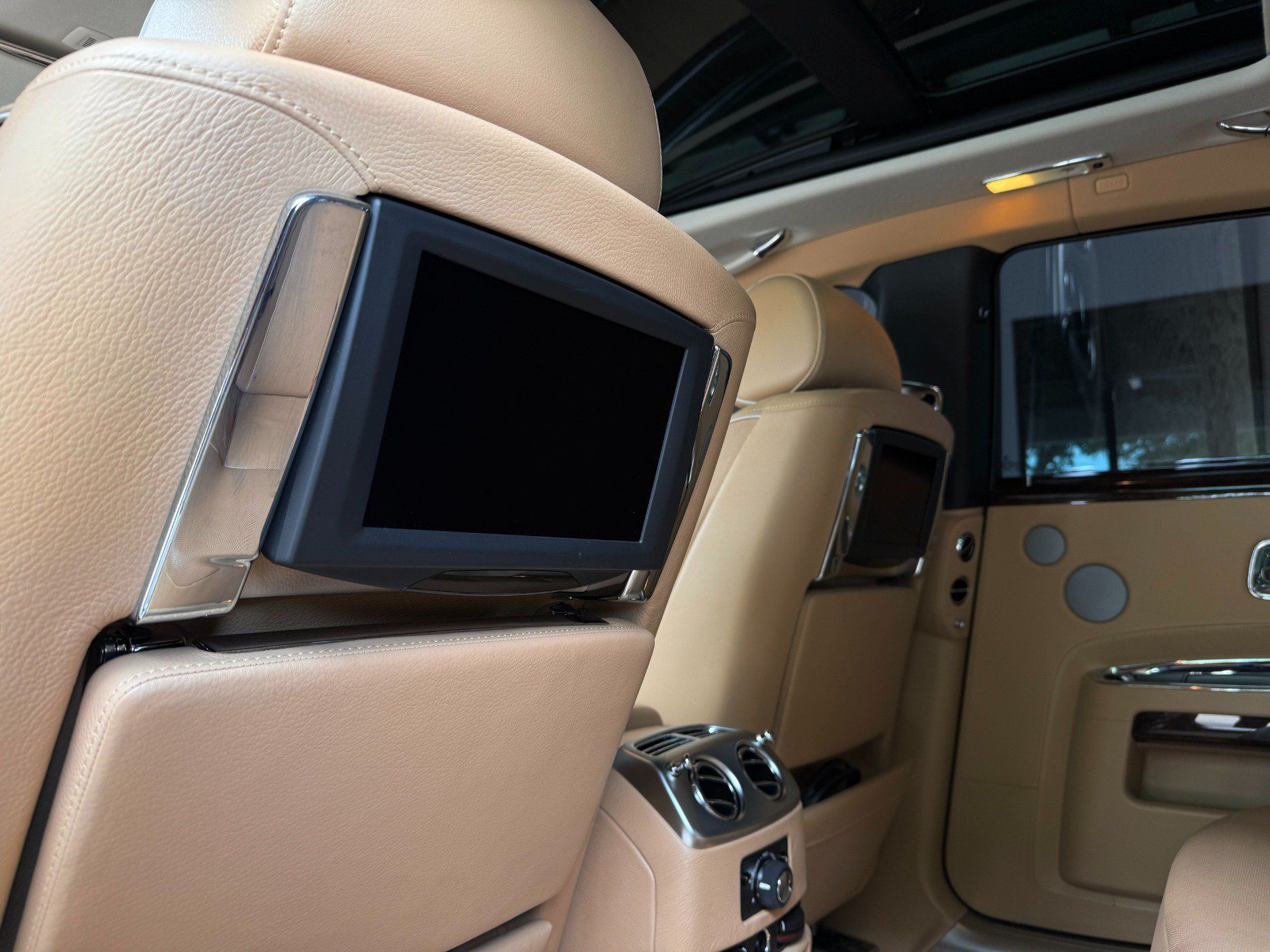 Used 2011 Rolls-Royce Ghost RWD image 23