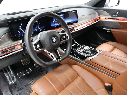 Used 2024 BMW 760i xDrive w/ Premium Package 2 AWD/4WD image 2