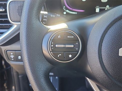 Used 2023 Kia Soul LX w/ LX Technology Package image 18