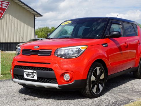Used 2019 Kia Soul + image 2