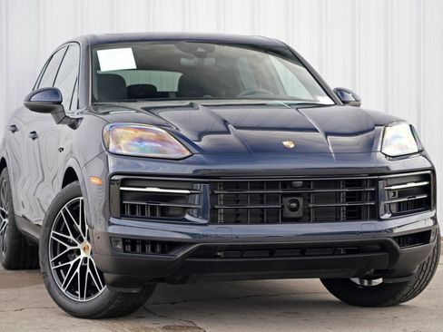 Used 2024 Porsche Cayenne w/ Technology Package image 4
