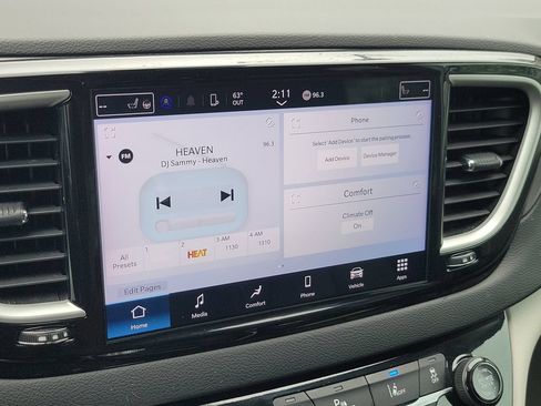 Certified 2024 Chrysler Pacifica Touring-L FWD image 25