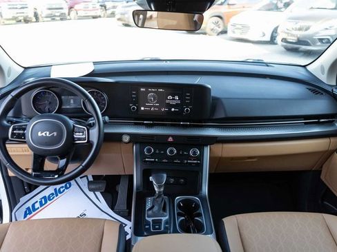 Used 2024 Kia Carnival LX image 16