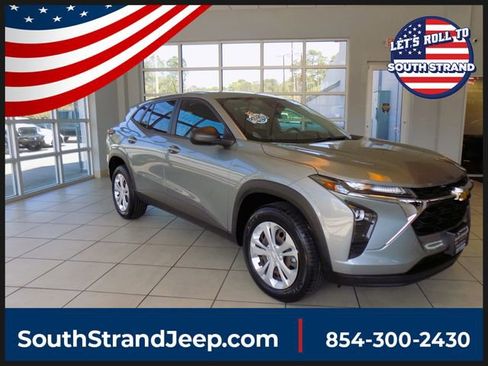 Used 2024 Chevrolet Trax LS FWD image 1