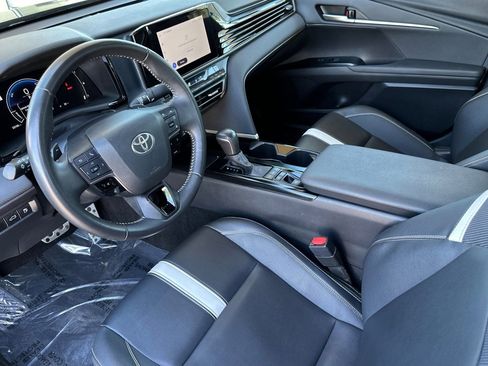 Used 2025 Toyota Camry SE image 10