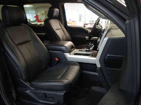 Used 2019 Ford F150 Lariat image 34