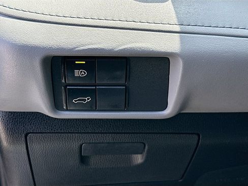 Used 2022 Toyota Highlander XLE AWD/4WD image 14
