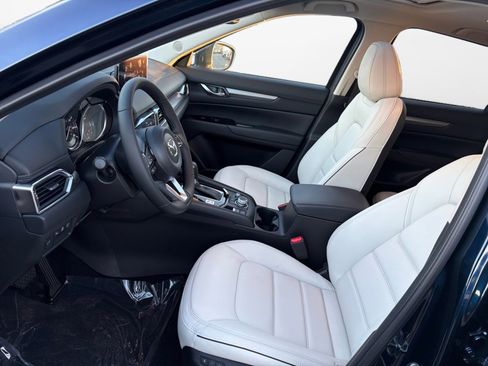 New 2025 MAZDA CX-5 Signature image 9