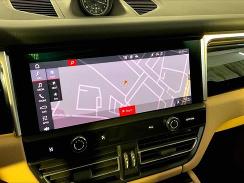 Used 2024 Porsche Macan Turbo image 31