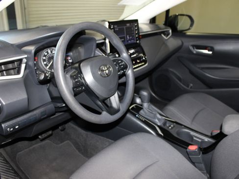 Used 2020 Toyota Corolla LE FWD image 20