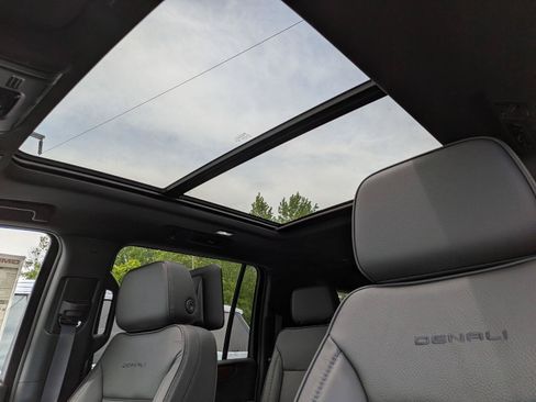New 2026 GMC Yukon XL Denali w/ Denali Reserve Package AWD/4WD image 15