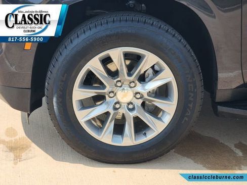 Used 2025 Chevrolet Suburban Premier RWD image 13