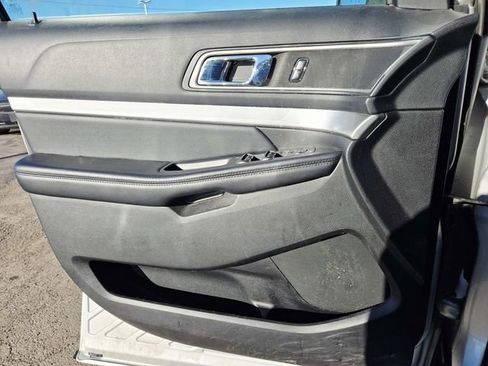 Used 2017 Ford Explorer XLT w/ Equipment Group 202A image 12