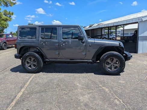 Used 2018 Jeep Wrangler Unlimited Sport AWD/4WD image 3