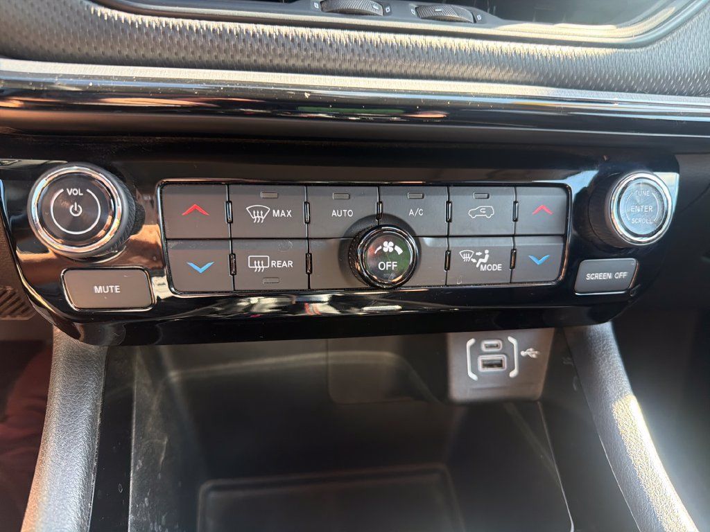 Used 2022 Jeep Compass Trailhawk w/ Sun and Sound Group AWD/4WD image 18