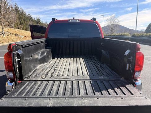 Used 2021 Toyota Tacoma SR5 image 21