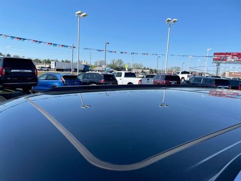 Used 2023 Jeep Grand Wagoneer Series III AWD/4WD image 9