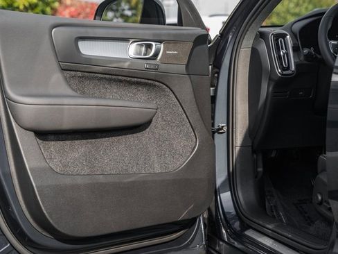 New 2026 Volvo XC40 B5 Ultra w/ Protection Package Premier image 37