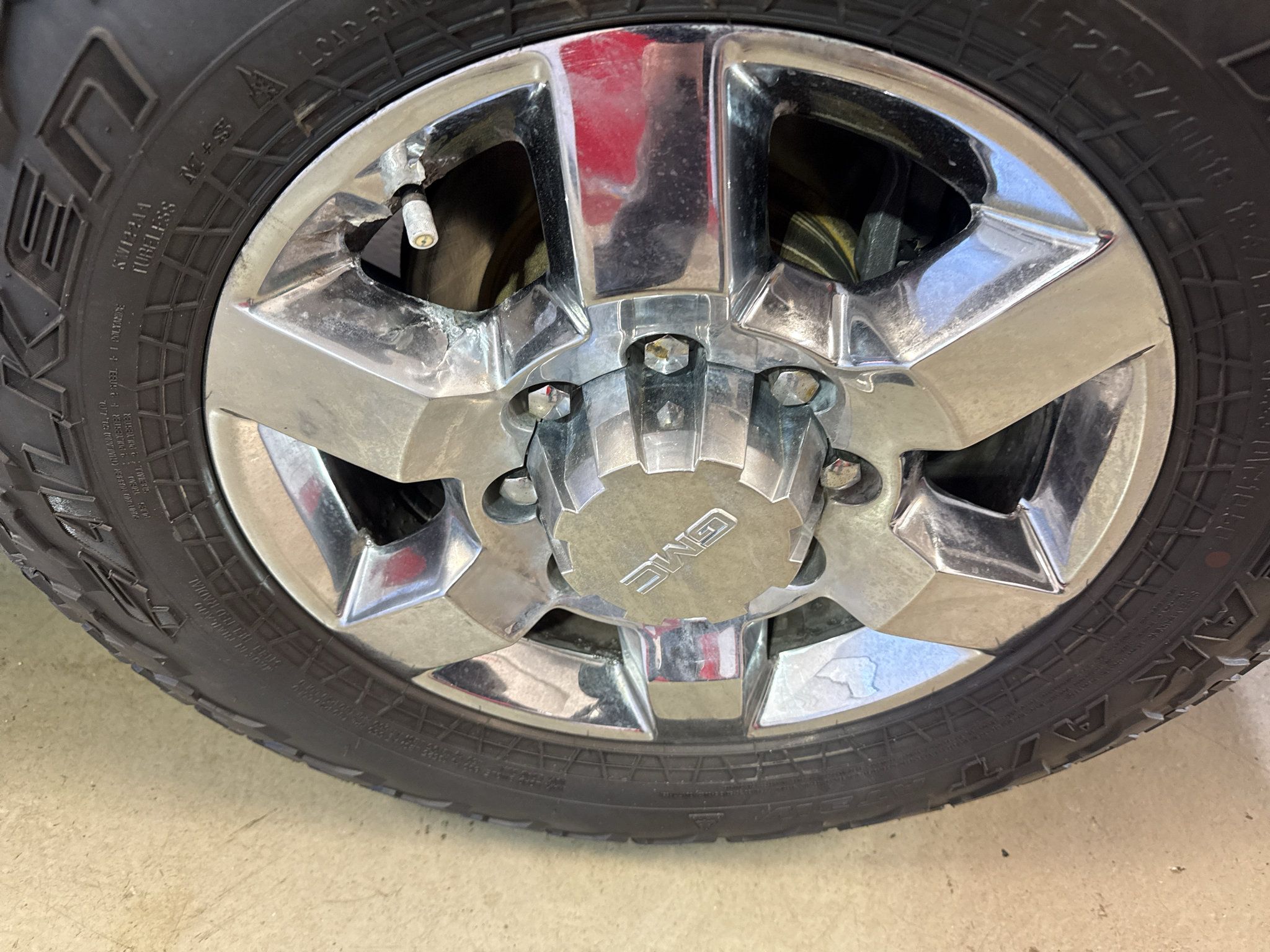 Used 2016 GMC Sierra 2500 SLT w/ All-Terrain HD Package AWD/4WD image 25