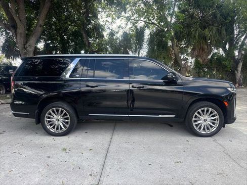 Used 2021 Cadillac Escalade ESV Premium Luxury w/ LPO, Illumination Package AWD/4WD image 5