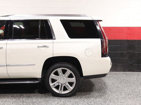 Used 2015 Cadillac Escalade Luxury AWD/4WD image 23