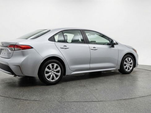 Used 2025 Toyota Corolla LE FWD image 9