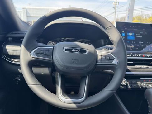 Used 2025 Jeep Compass Limited w/ Sun & Sound Group AWD/4WD image 12