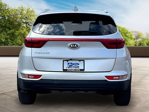 Used 2018 Kia Sportage LX w/ LX Technology Package AWD/4WD image 4