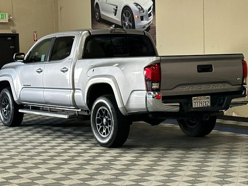 Used 2020 Toyota Tacoma SR5 RWD image 4