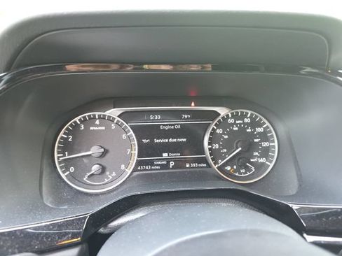 Used 2024 Nissan Pathfinder SL w/ SL Premium Package FWD image 12