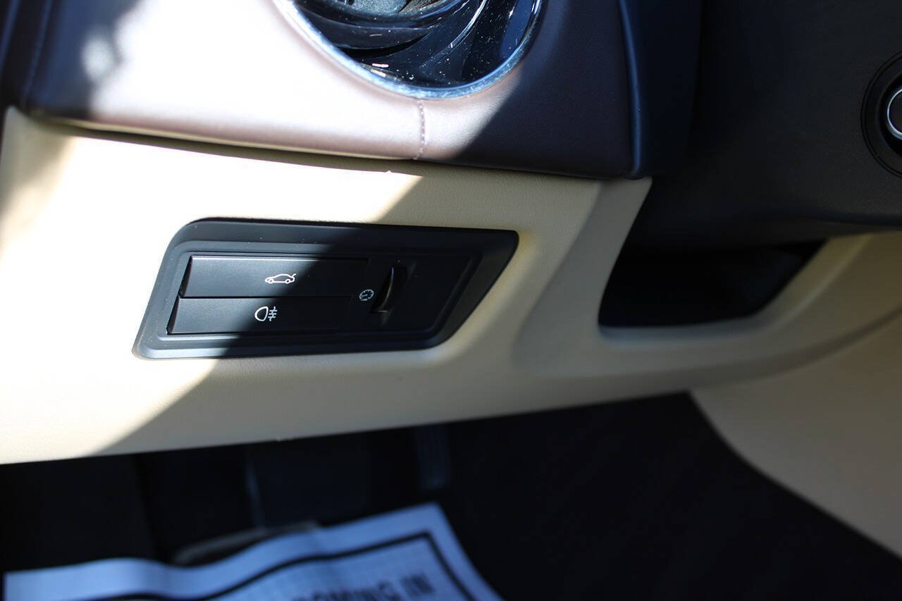 Used 2014 Jaguar XJ L Portfolio RWD image 33