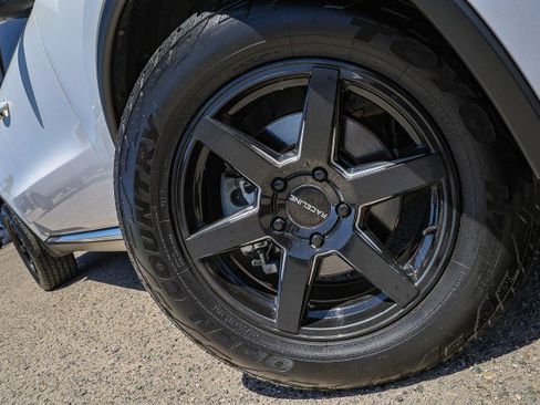 Used 2020 Dodge Durango SXT w/ 3rd Row Seating Group RWD image 2