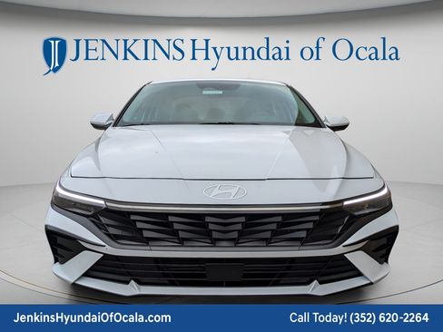Used 2025 Hyundai Elantra SEL FWD image 9