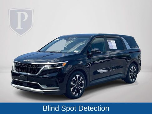 Used 2024 Kia Carnival EX FWD image 4