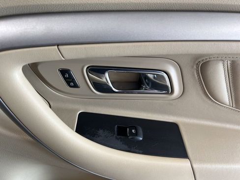 Used 2019 Ford Taurus SE FWD image 14