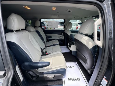 New 2026 Kia Carnival EX FWD image 13