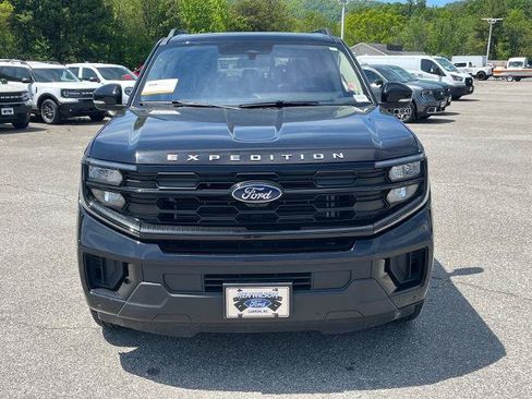 Certified 2025 Ford Expedition Active AWD/4WD image 5