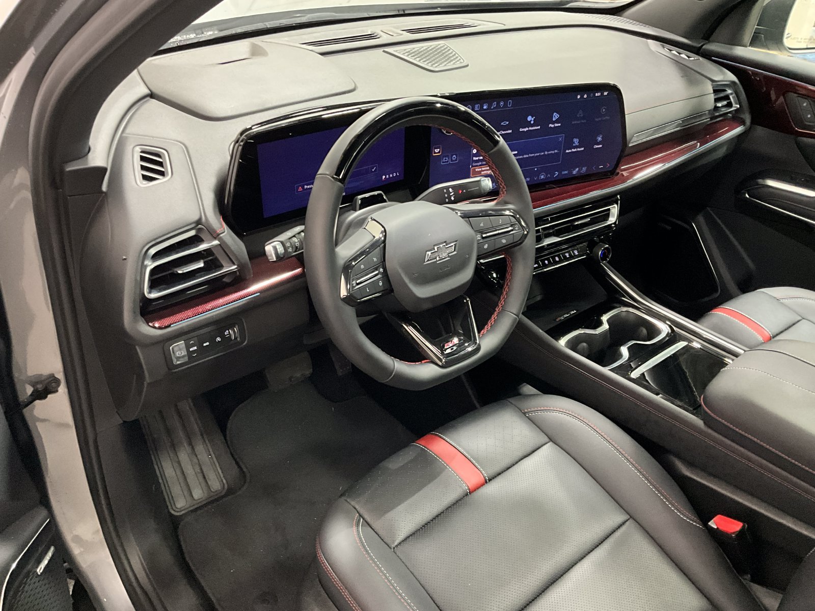 Used 2024 Chevrolet Traverse RS AWD/4WD image 14