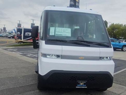 New 2025 Chevrolet Brightdrop 400 w/ Power Door Package AWD/4WD image 3
