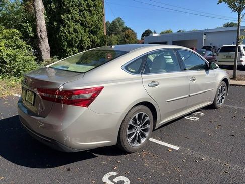 Used 2016 Toyota Avalon XLE Premium FWD image 4