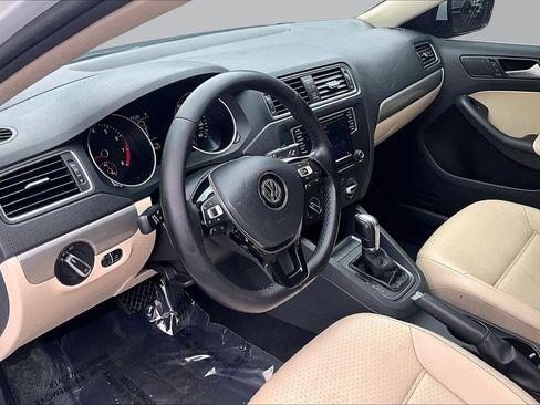 Used 2017 Volkswagen Jetta SE FWD image 18