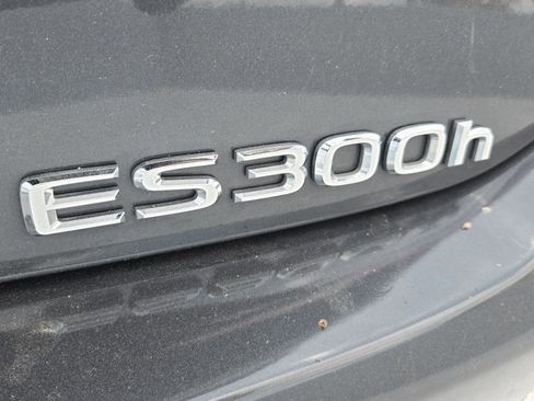Used 2025 Lexus ES 300h w/ Premium Package image 5