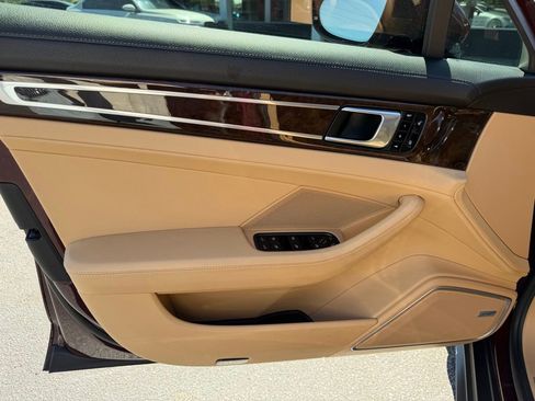 Used 2018 Porsche Panamera RWD image 14