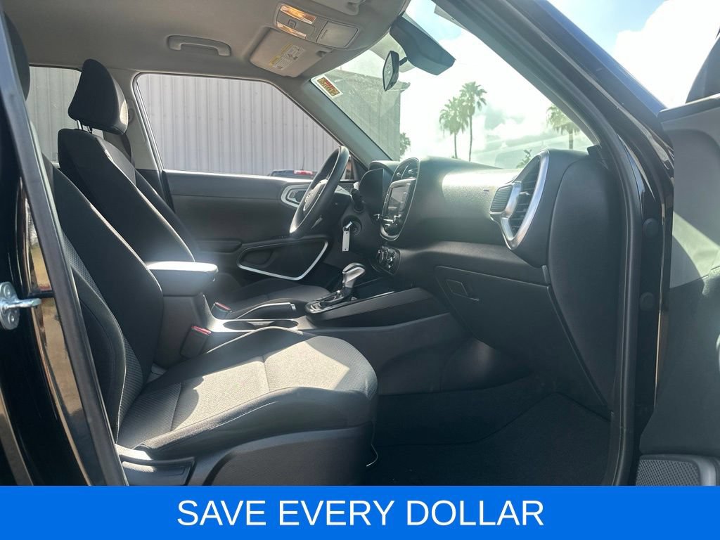 Used 2023 Kia Soul LX w/ Option Group 015 FWD image 15