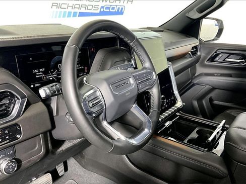 Used 2025 GMC Yukon XL Denali image 10