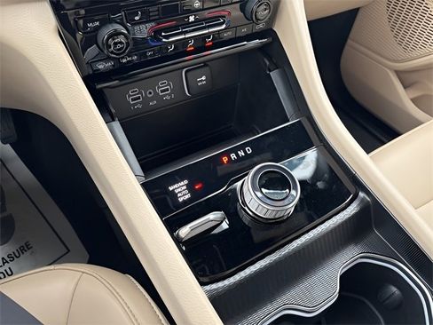 Used 2024 Jeep Grand Cherokee L Limited image 15